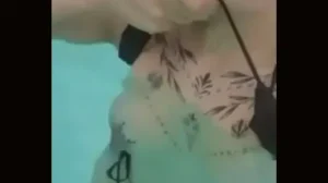 Webslut Rose shaking her saggy tits